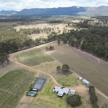 Ironbark Hill Estate Hotel Pokolbin Bagian luar foto